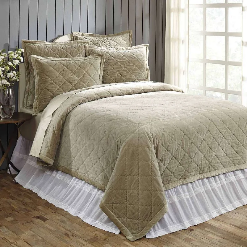 Lydia Taupe Queen Quilt 92Wx92L VHC Brands