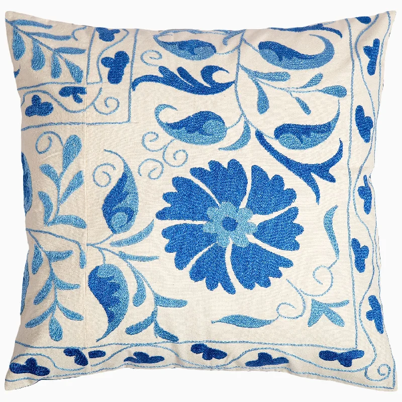 Twisting Decorative Pillow